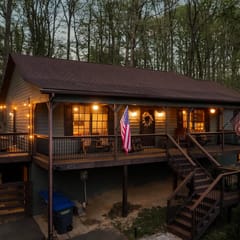 The Cozy Bear Cabin | Hot Tub, Fenced Yard, Games