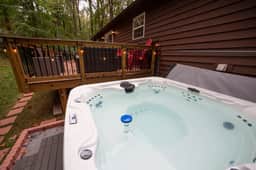 Chipmunk Hollow | Hot Tub, Grill & Fire Table - Image 5