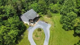 The Haven at Turkey Run • Hot Tub, Fire Pit, Games - Image 4