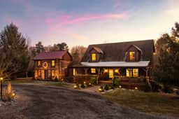 The Royal Cabin | Private Getaway w/ Hot Tub - Image 4