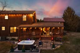 The Royal Cabin | Private Getaway w/ Hot Tub - Image 5