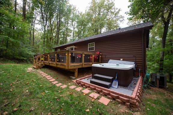 Chipmunk Hollow | Hot Tub, Grill & Fire Table - Image 1