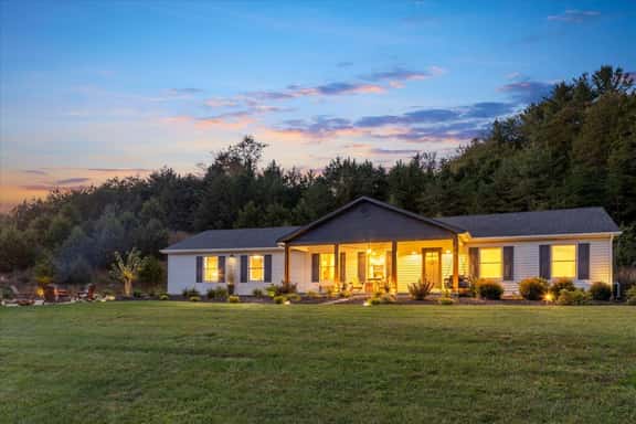 Zen Valley Lodge | Fire Pit, Hammocks + Game Room - Image 1