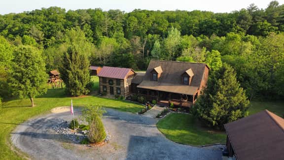 The Royal Cabin | Private Getaway w/ Hot Tub - Image 2