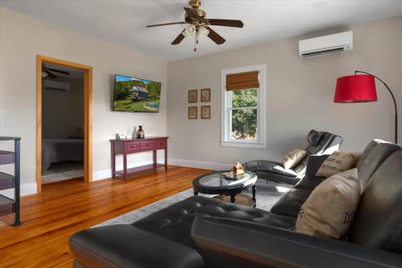 The River Bungalow at Shenandoah Haven - Image 4