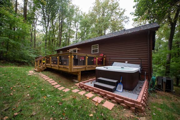 Chipmunk Hollow | Hot Tub, Grill & Fire Table - Image 1