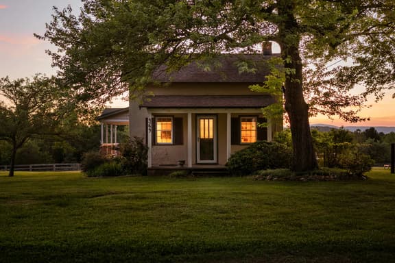 Valley View Farmhouse · Hot Tub, Fenced Pasture - Image 1